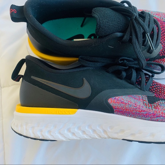 Nike Odyssey React Flyknit 2 - Picture 2 of 8